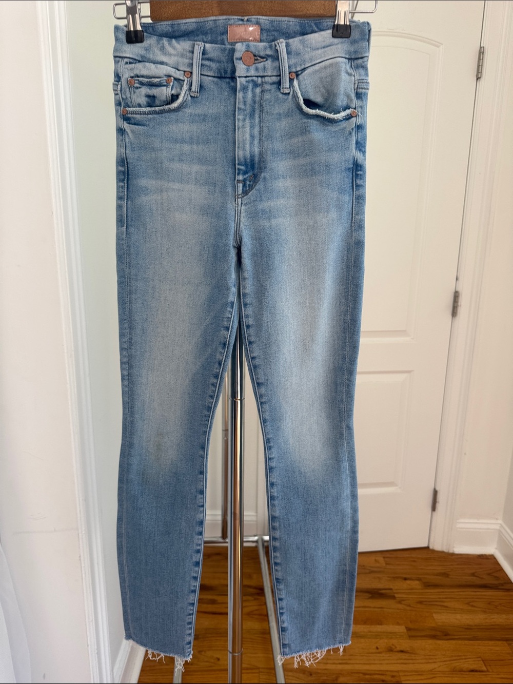 MOTHER Jeans High Waisted Looker Ankle Fray Wash Au Revior Size 24